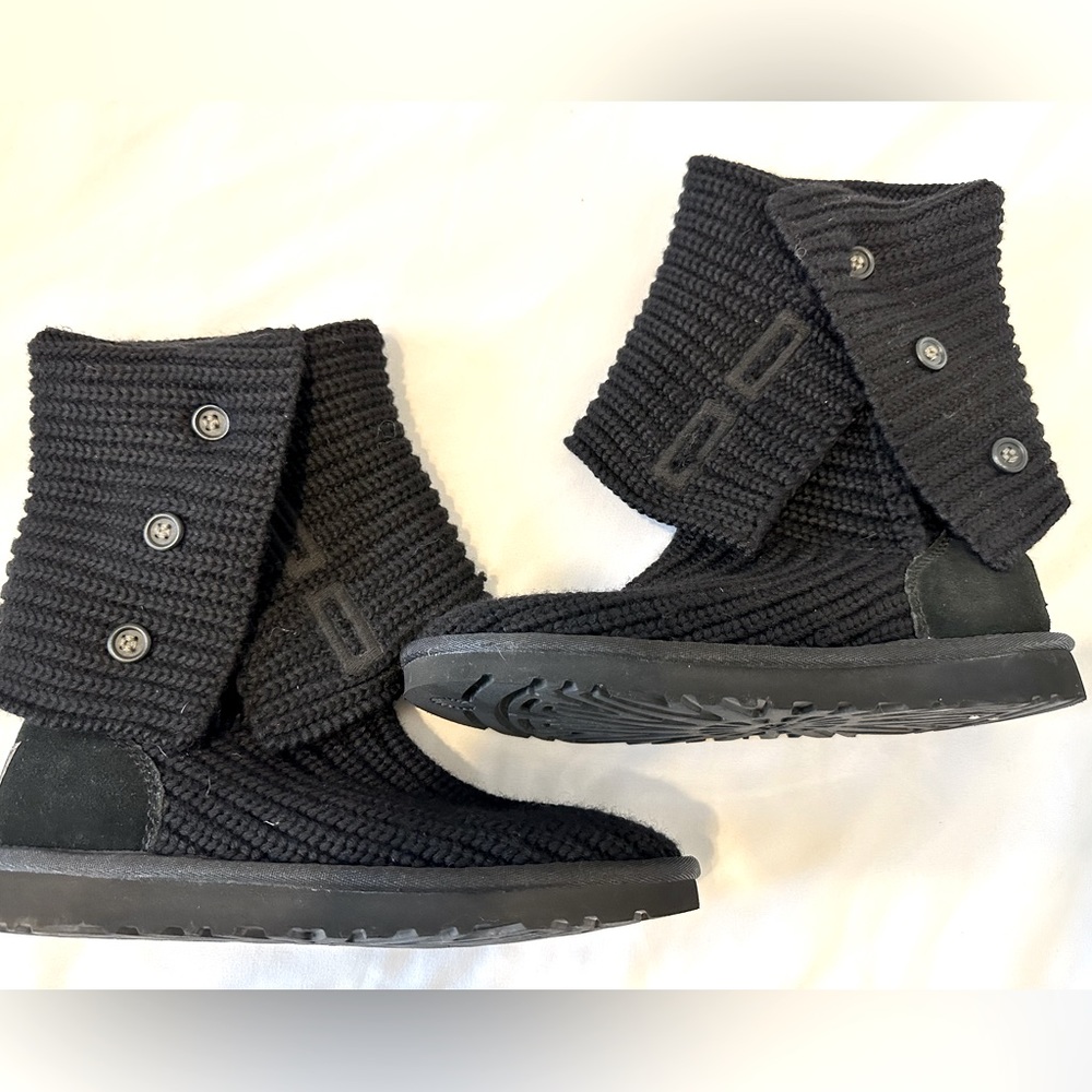 EUC size 6 knit UGGs.